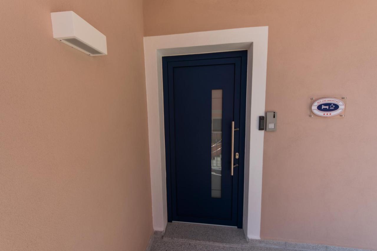 Controvento Bed & Breakfast La Maddalena  Bagian luar foto