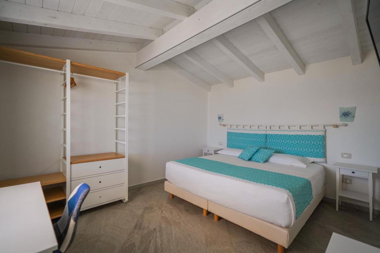 Controvento Bed & Breakfast La Maddalena  Bagian luar foto