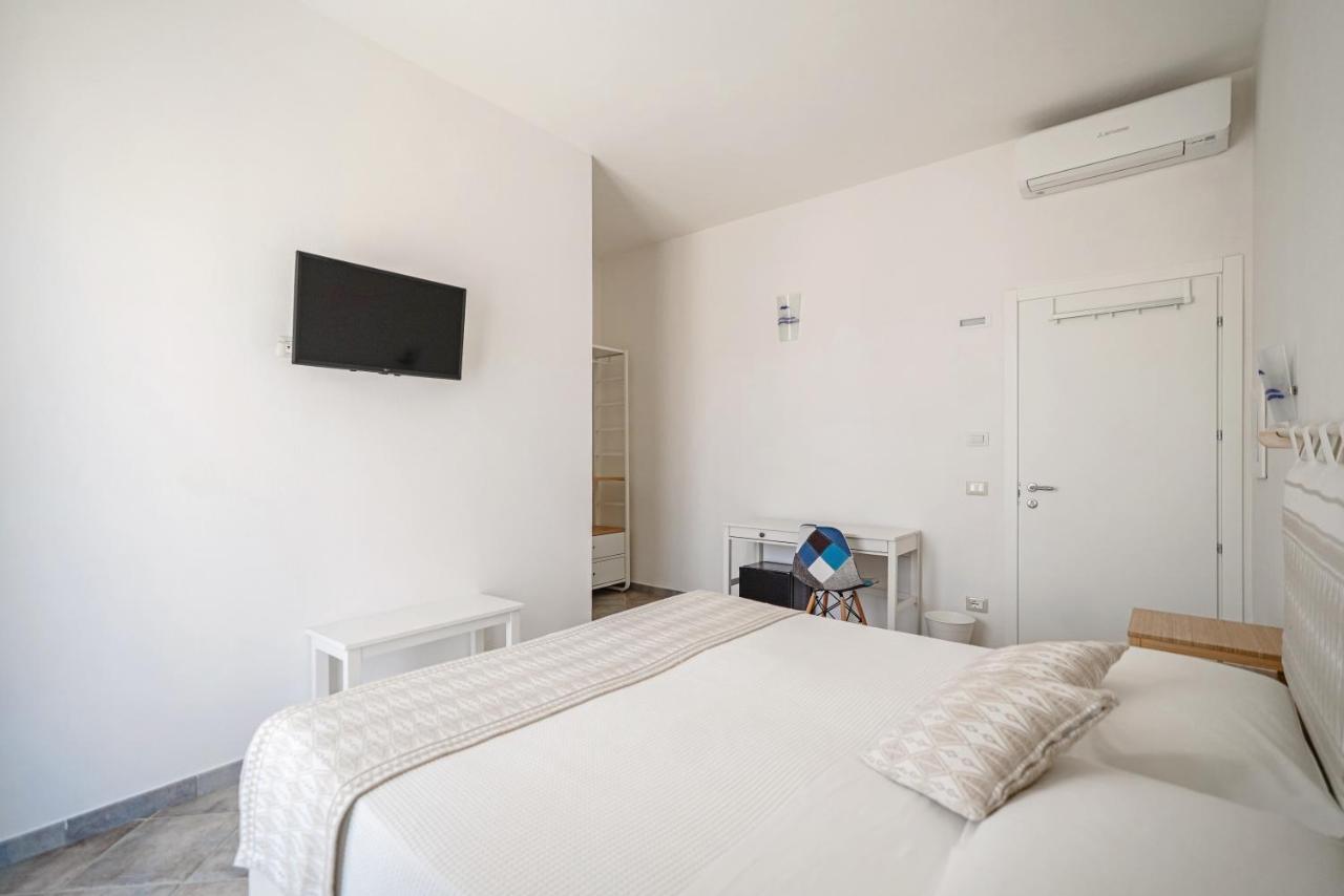 Controvento Bed & Breakfast La Maddalena  Bagian luar foto