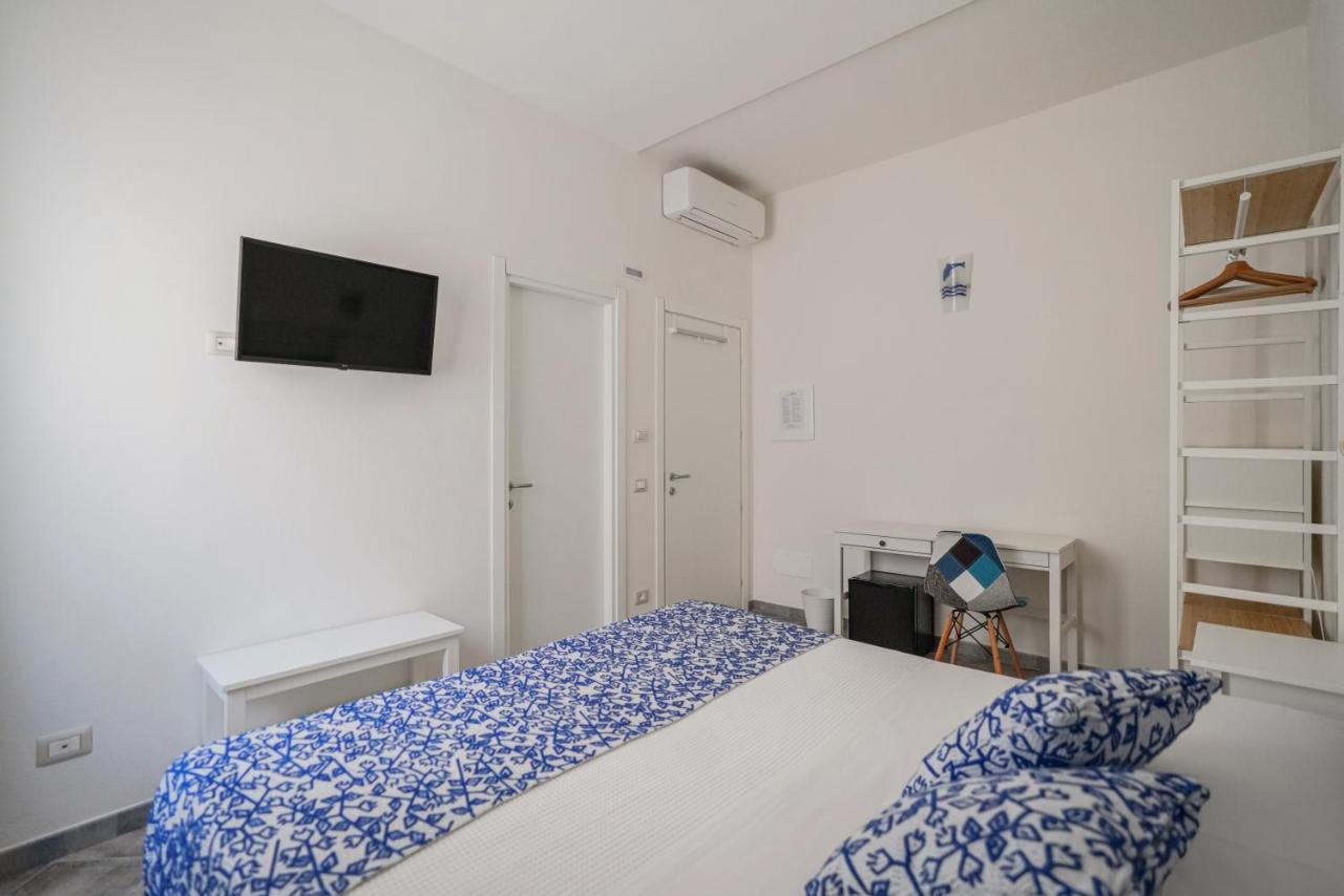 Controvento Bed & Breakfast La Maddalena  Bagian luar foto